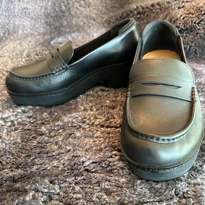 Pilar Fitflop 70s loafers, comfy! Size 10 or EU 42 platforms